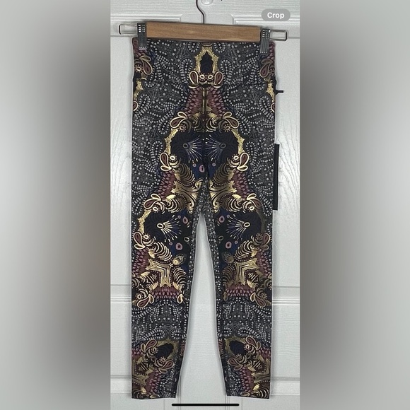 Noli Yoga Gilded Legging‎ NWT Size XSmall Foiled Gold Paisley Print - Picture 6 of 9